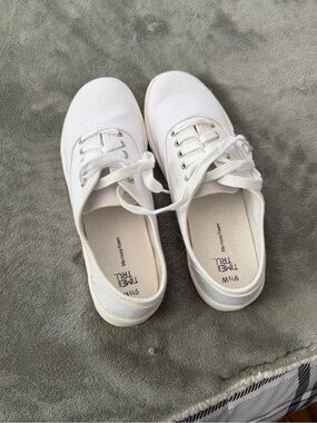Time and Tru White Canvas Lace-Up Sneakers with Memory Foam